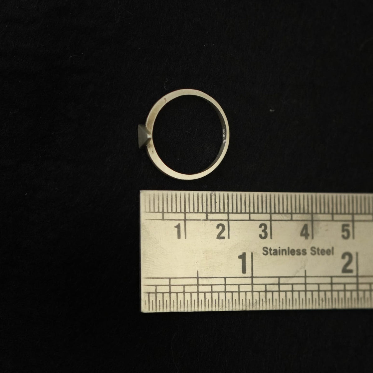 Trajva Trikone Ring-S/M - Quirksmith