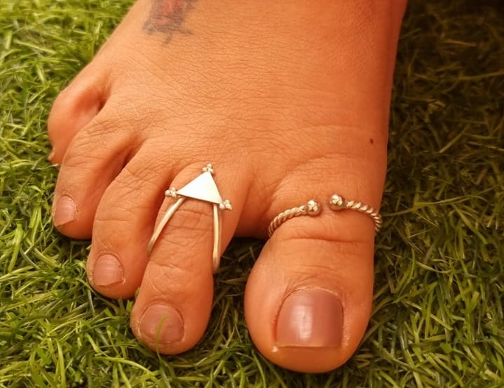 Buy online Indian Silver toe rings from Quirksmith
