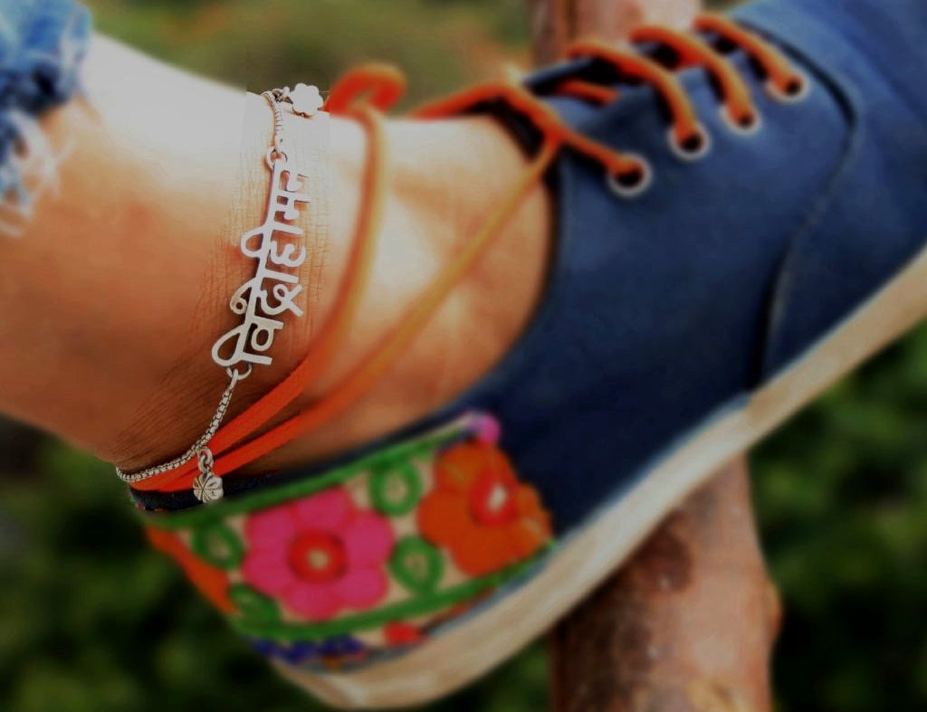 Stylish silver anklet in trendy design - Quirksmith