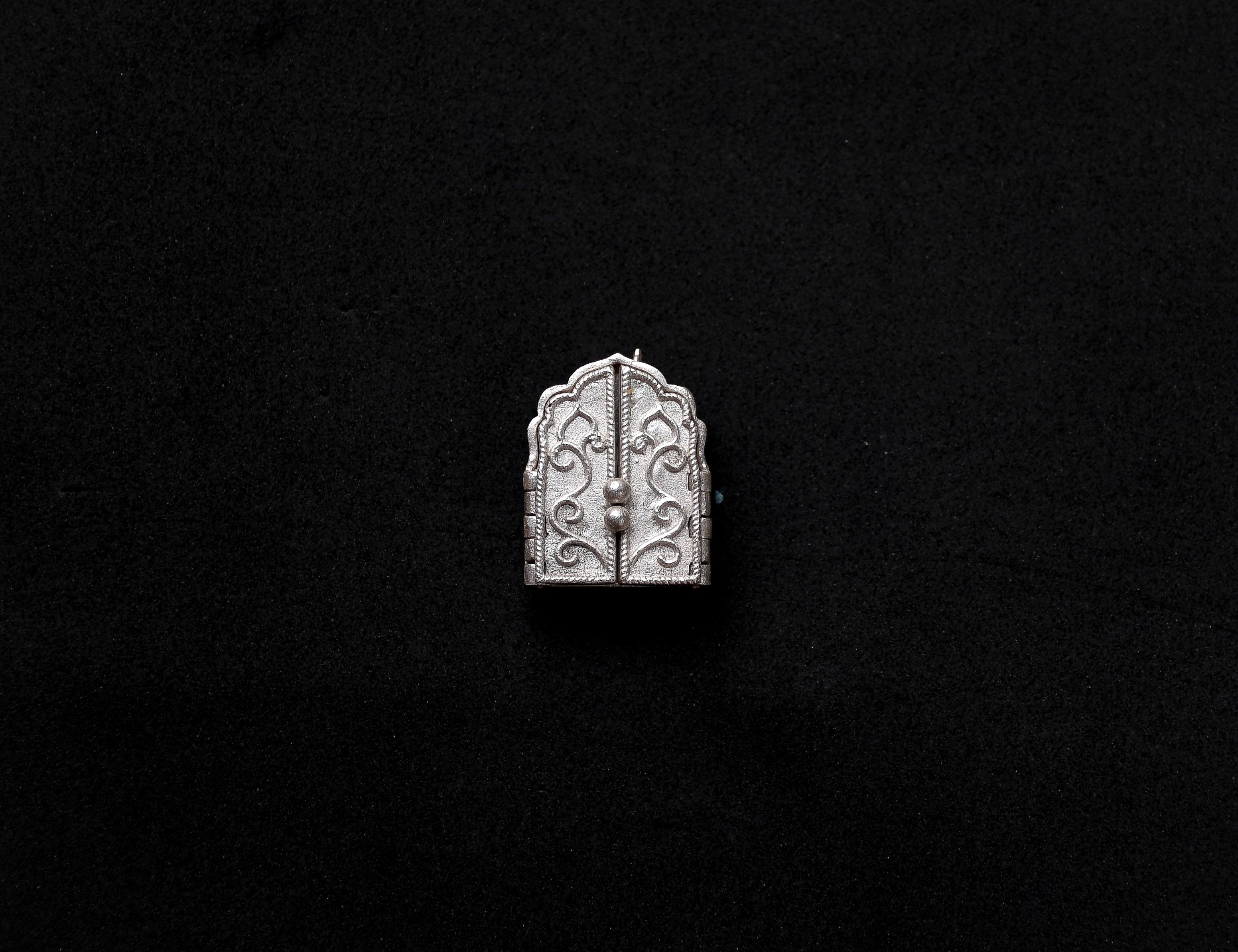 Enhance Your Kurta with Quirksmith's Darwaaza Brooch – Handcrafted 92.5 Silver