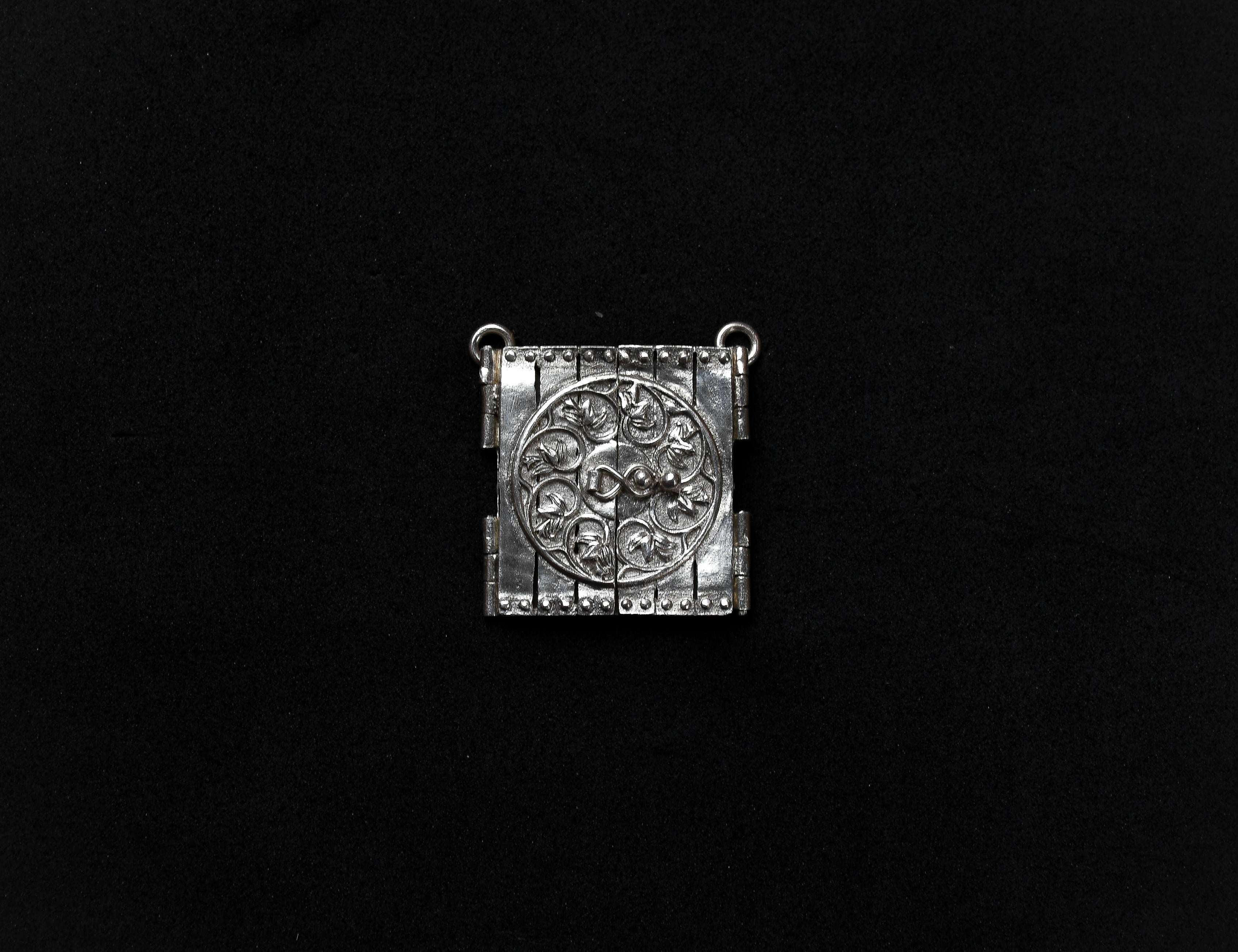 Discover the Art of Personalization with Quirksmith Dwaar Detachable Pendant – Handcrafted Silver