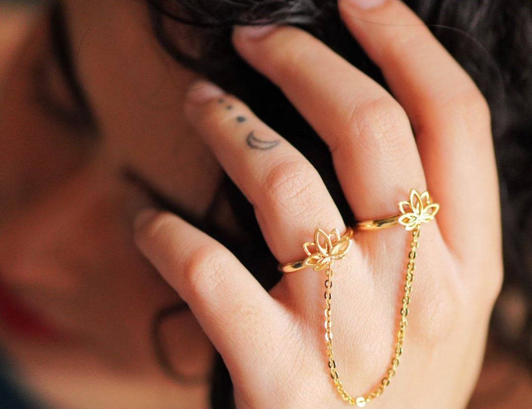 Quirksmith's Kamal Two Finger Ring: one of the best gifts for women and a meaningful surprise for your girlfriend