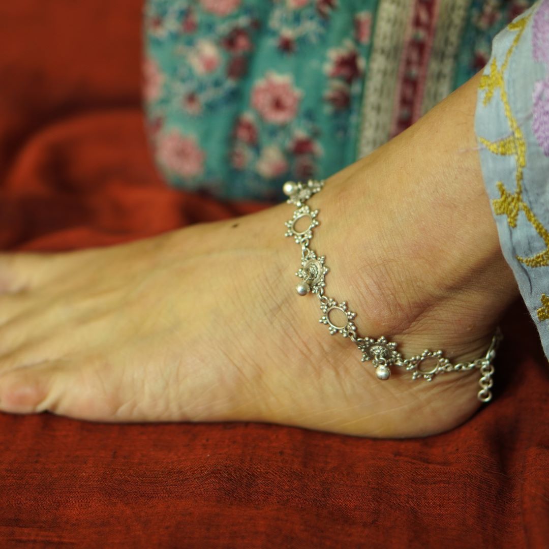 Quirksmith Toran Anklet – Handcrafted in 92.5 Silver, Elegant Silver Anklets for Ladies