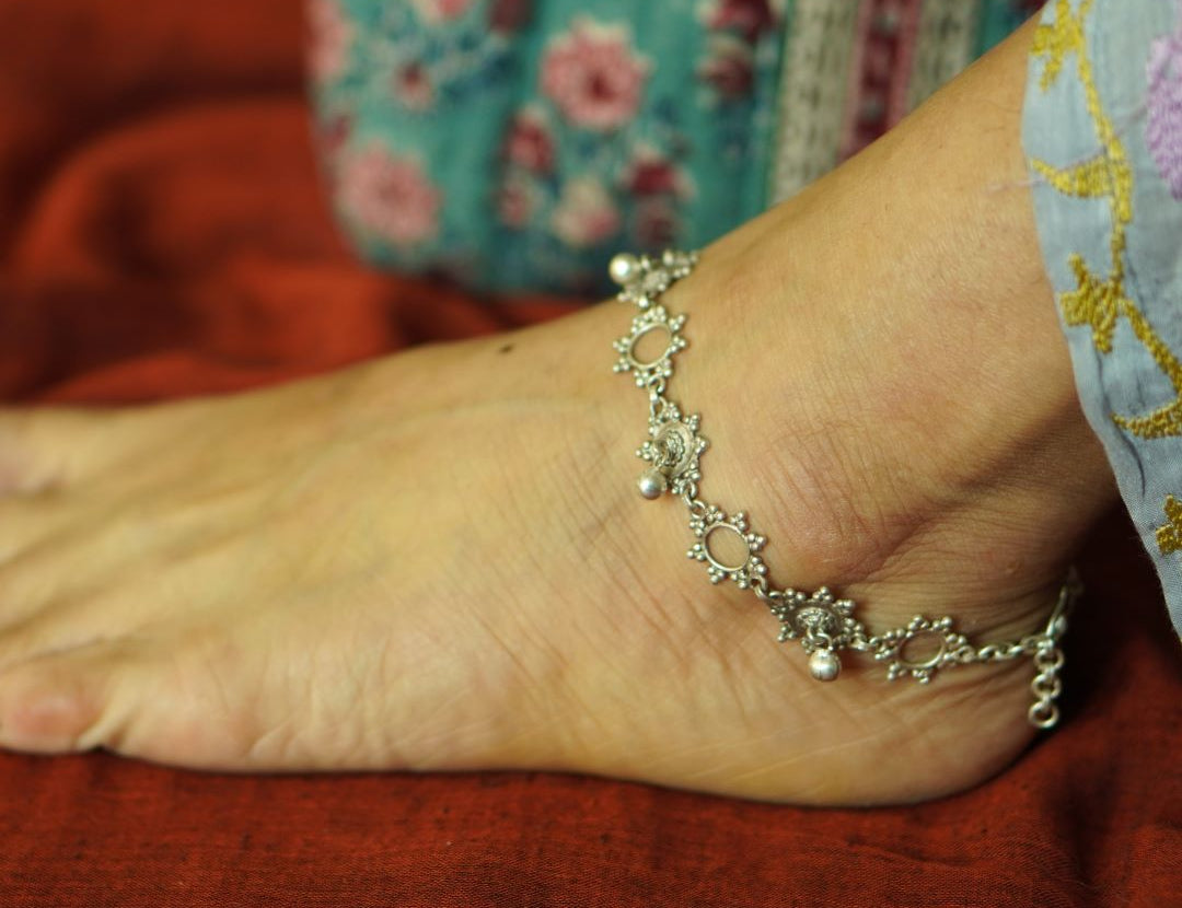 Quirksmith Toran Anklet – Handcrafted in 92.5 Silver, Elegant Silver Anklets for Ladies