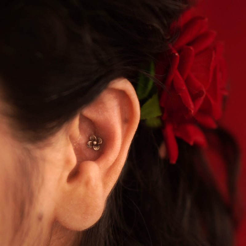 Tiny flower Nosepin