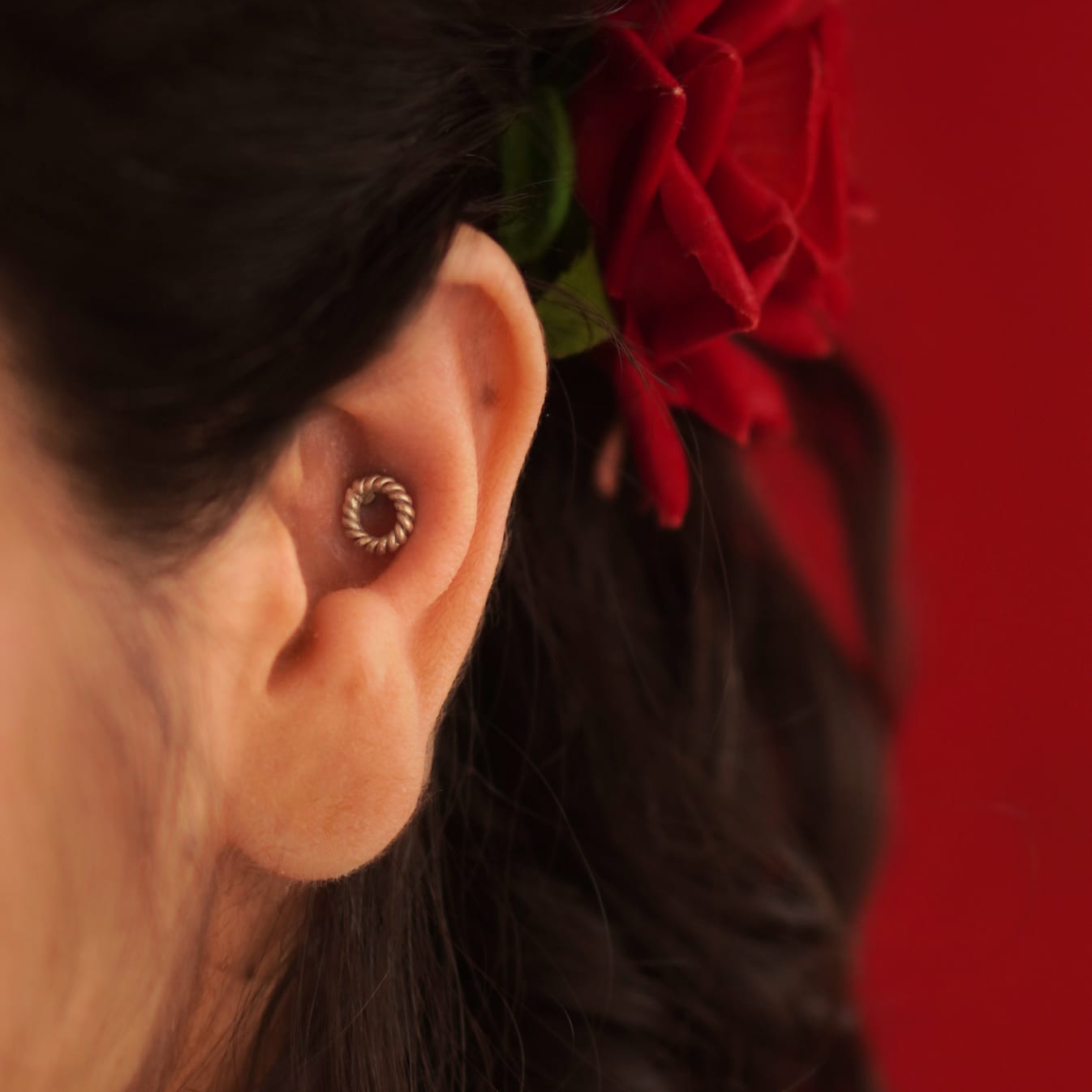 Twisted Circle Nosepin Stud