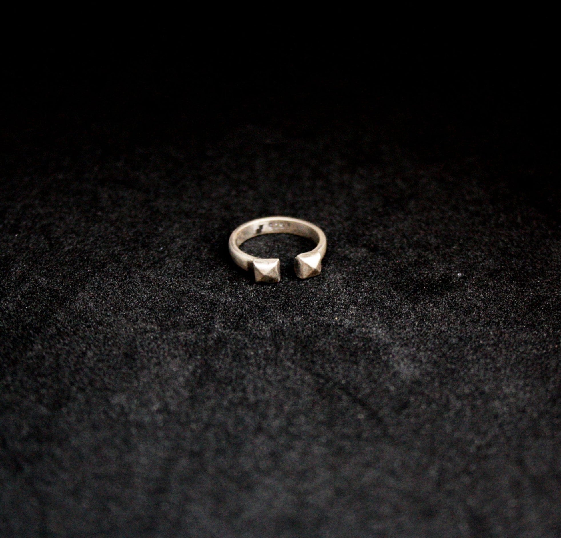 Bolt Toe Ring - Single Piece - Quirksmith