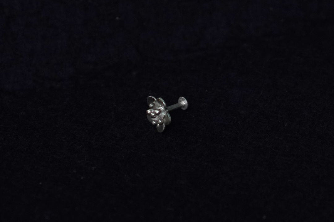 Buttercup Flower Nosepin - Screw - Quirksmith