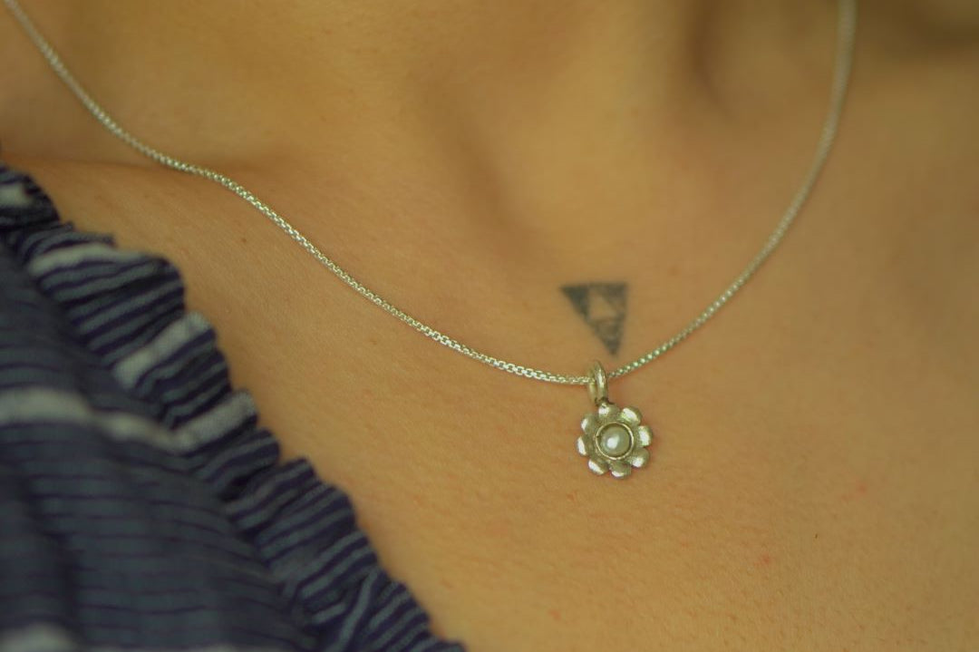 Daisy Pendant - Quirksmith