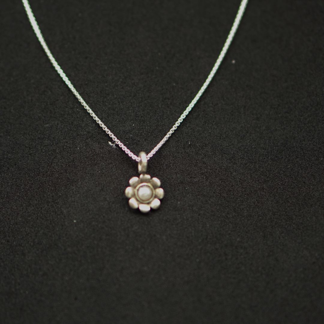 Daisy Pendant - Quirksmith