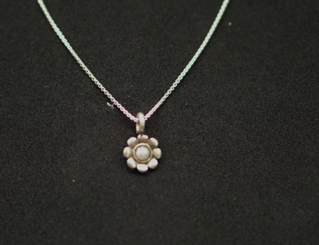 Daisy Pendant - Quirksmith