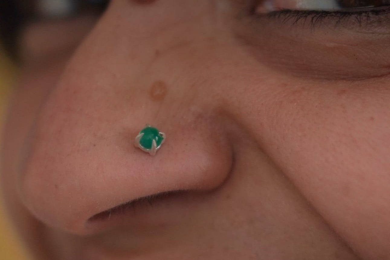 Green dot Nosepin Stud - Wire - Quirksmith