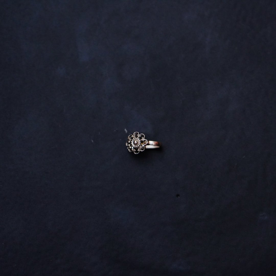 Kusum Nosepin - Clipon - Quirksmith