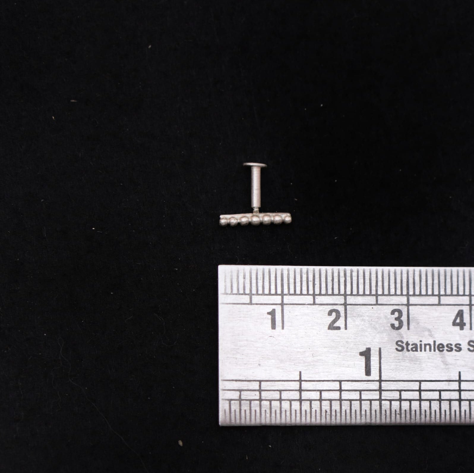 Linear Dot Nosepin Stud - Wire - Quirksmith