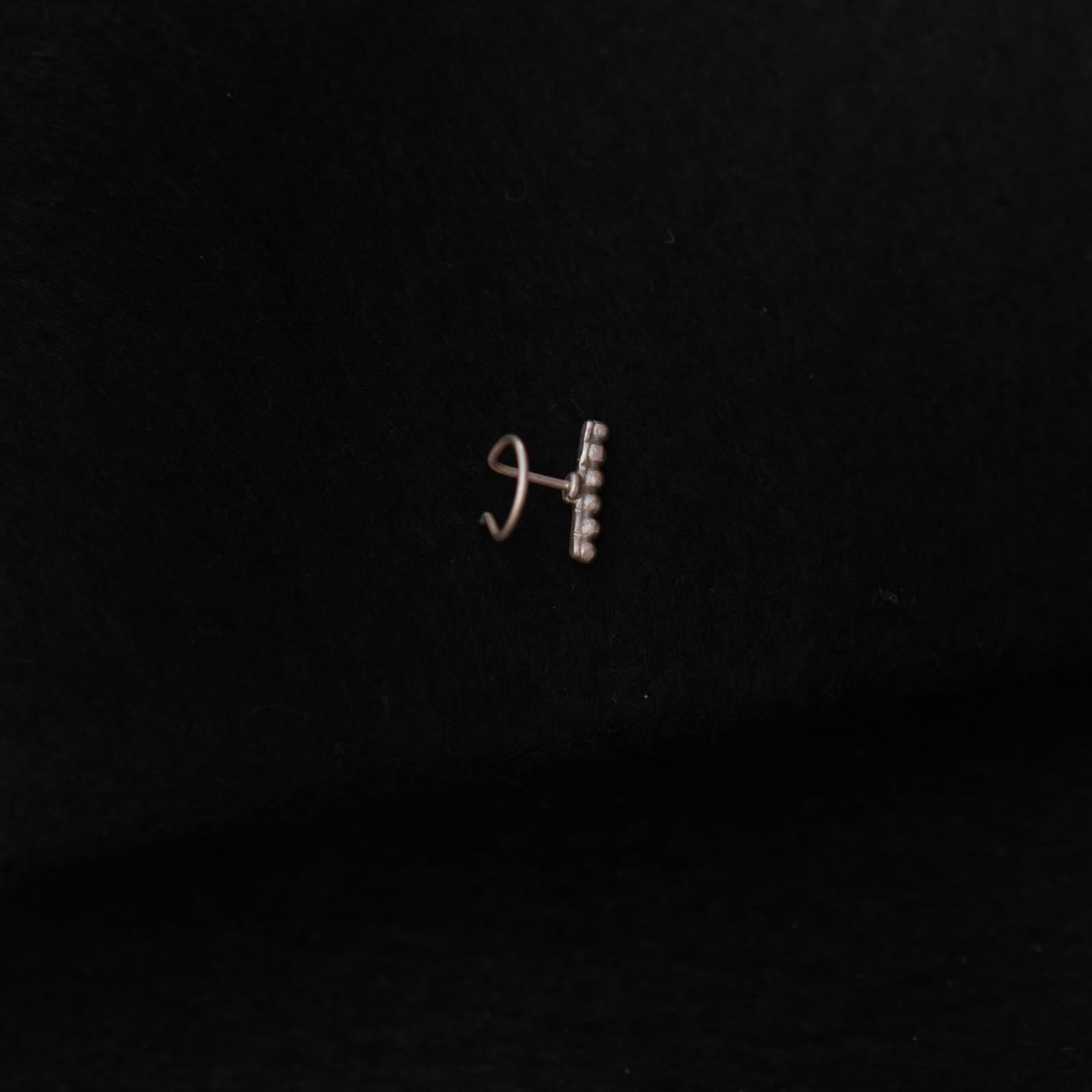 Linear Dot Nosepin Stud - Wire - Quirksmith