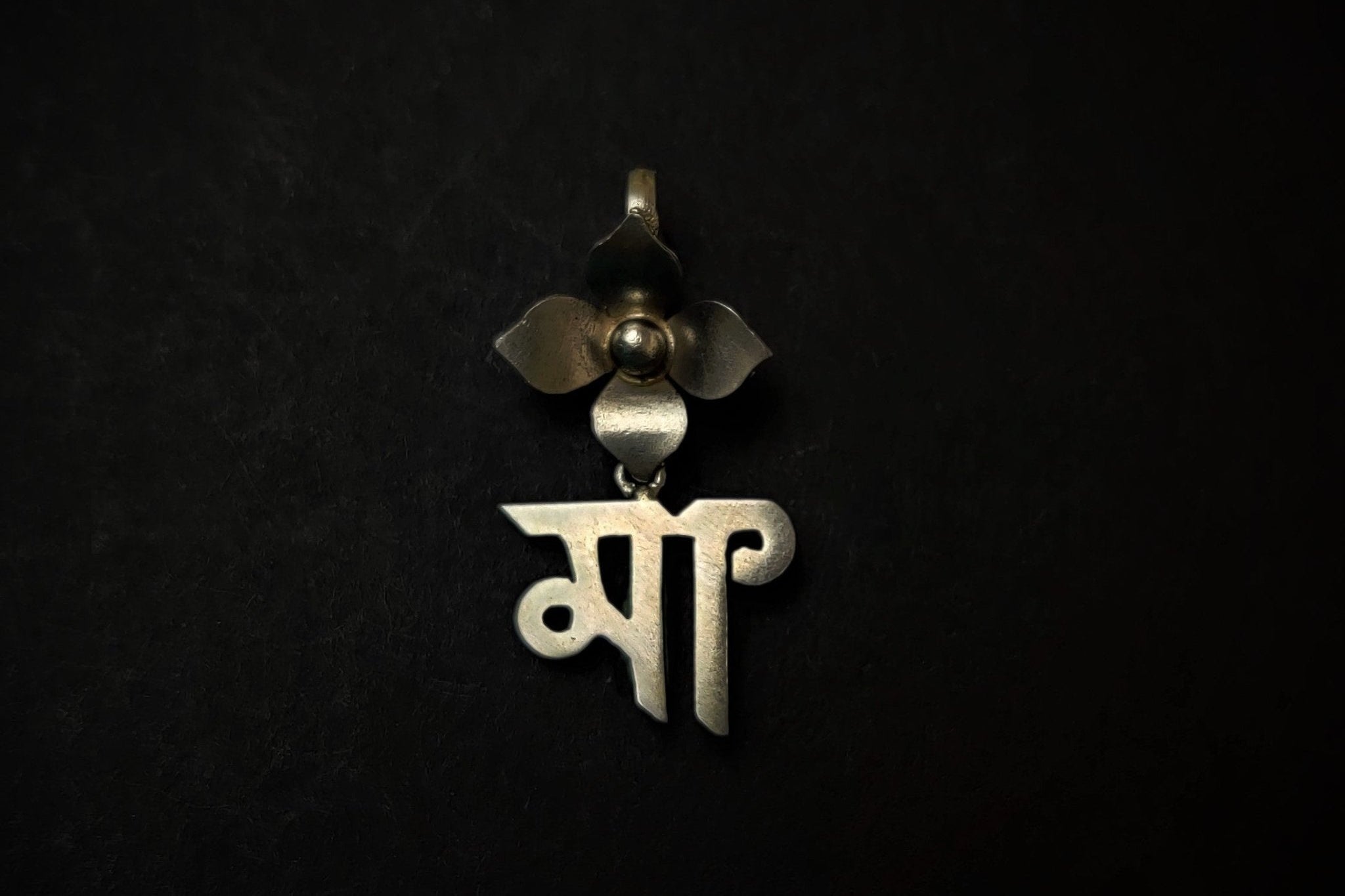 Maa Pendant (Bengali) - Without chain - Quirksmith