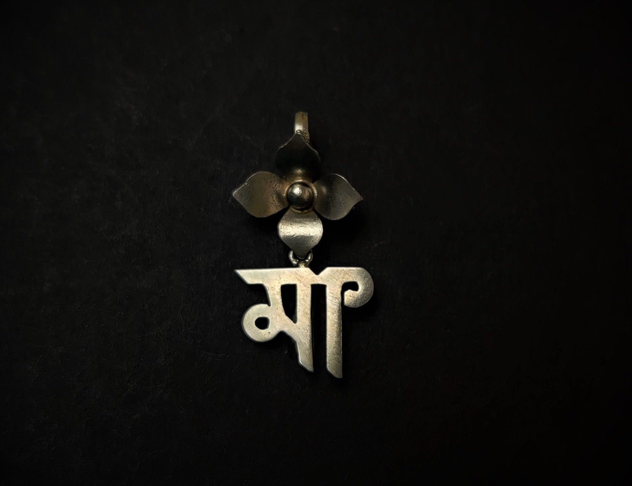 Maa Pendant (Bengali) - Without chain - Quirksmith