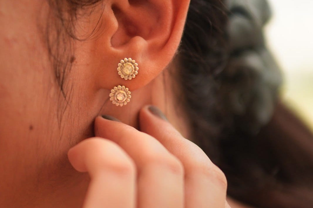 Mehtab Hug Earring - Quirksmith