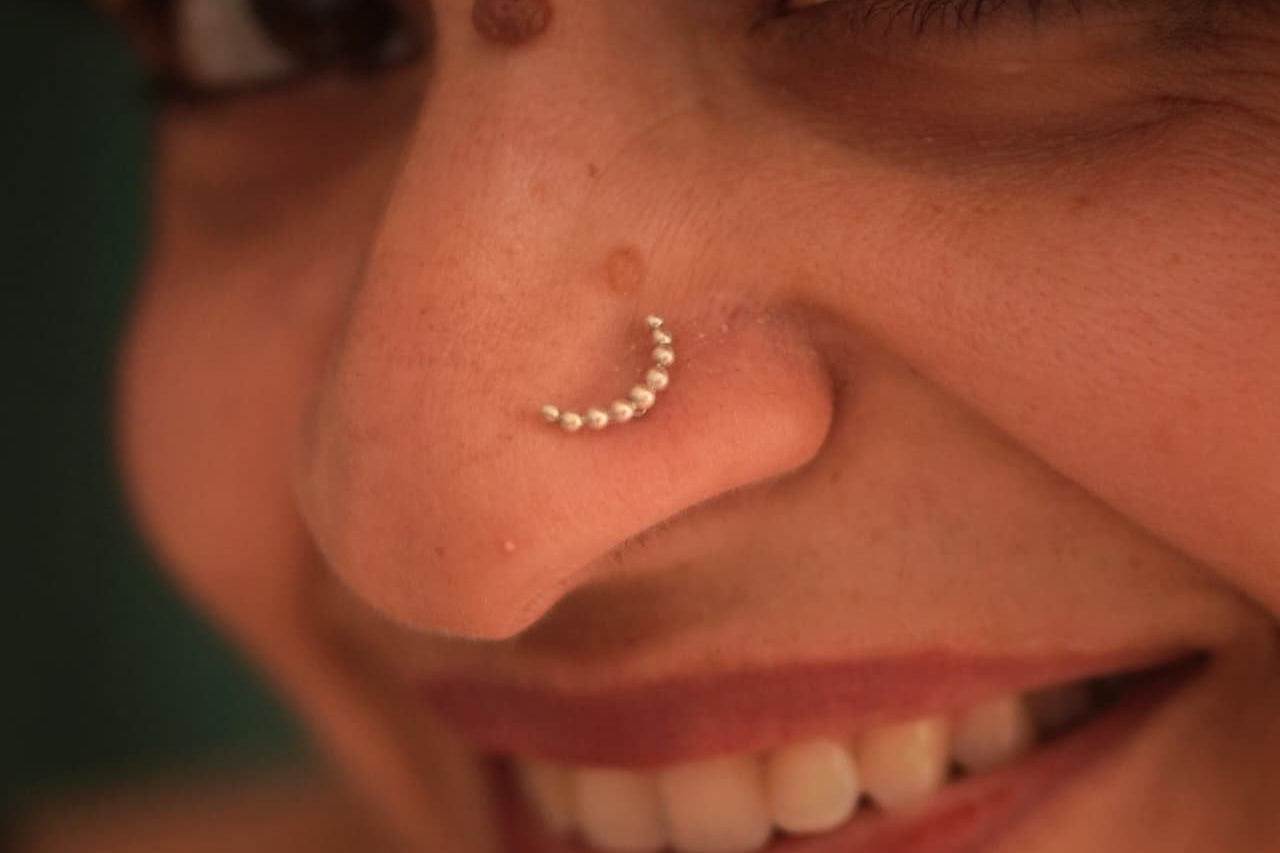 Muskaan Dot Nosepin Stud - Wire - Quirksmith