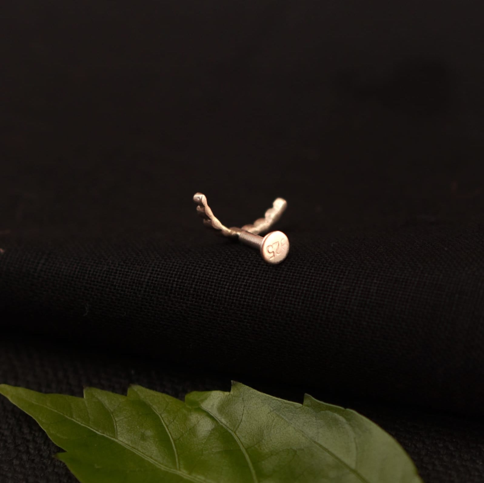 Muskaan Dot Nosepin Stud - Wire - Quirksmith