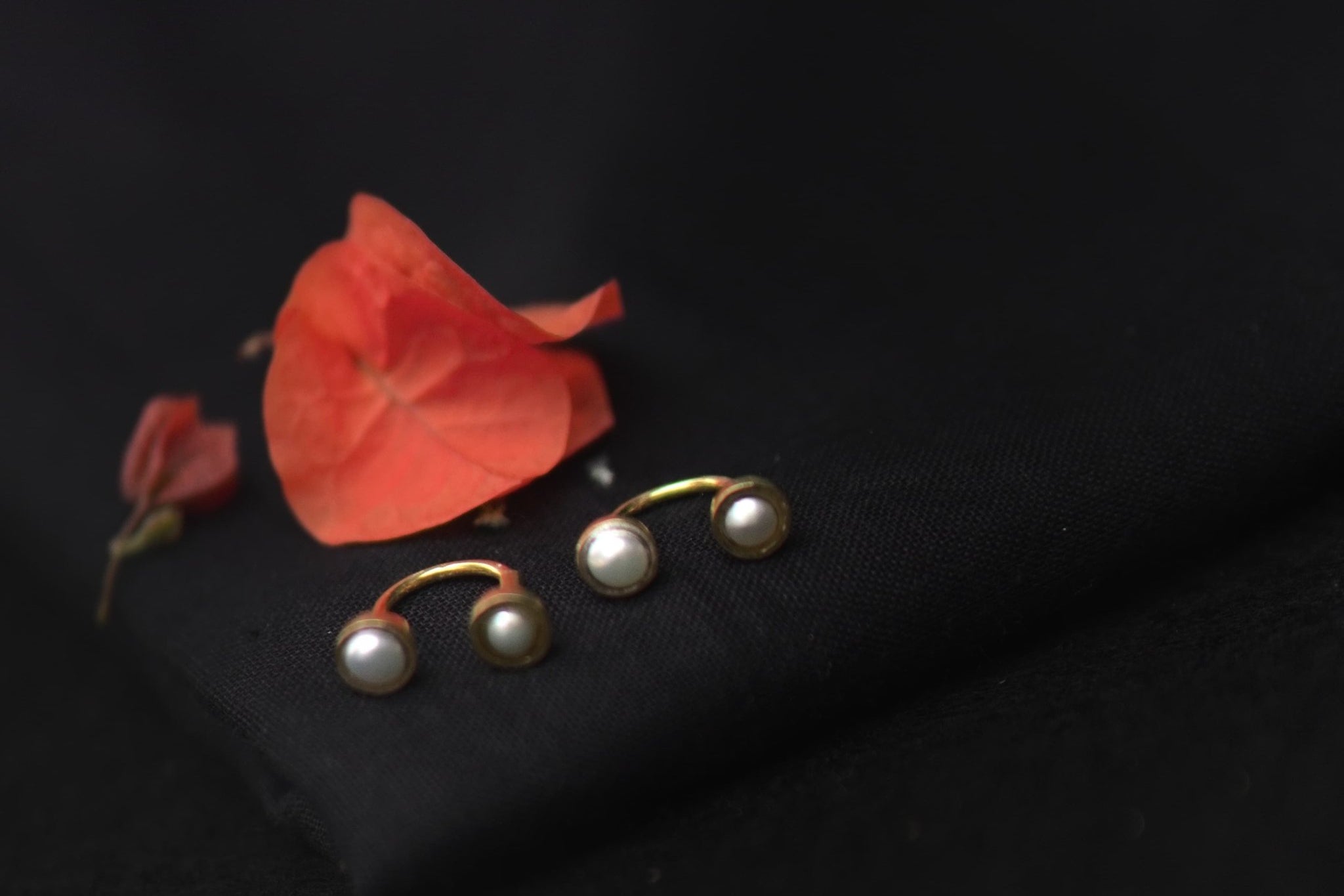 Pearl Hug Earrings (Gold Plated) - Quirksmith