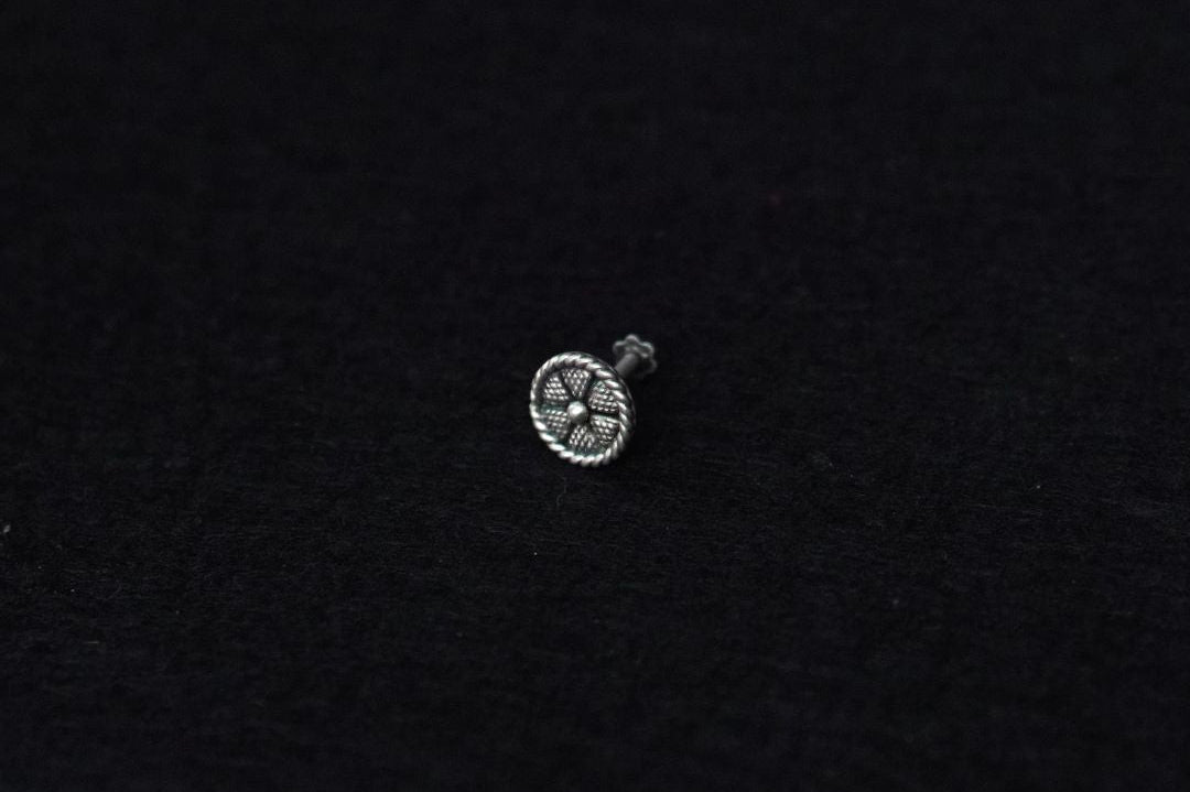 Shield Nosepin - Screw - Quirksmith