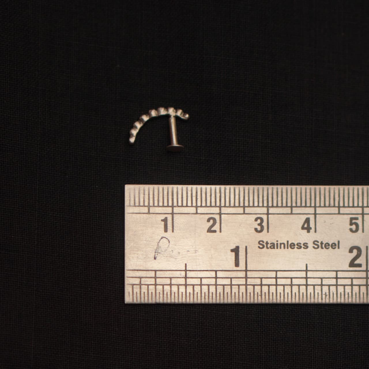 Sleek Dot Nosepin Stud - Quirksmith