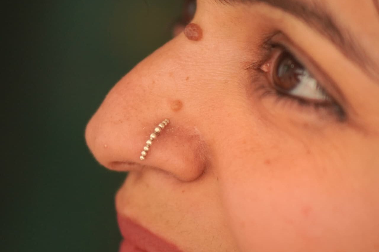 Sleek Dot Nosepin Stud - Quirksmith