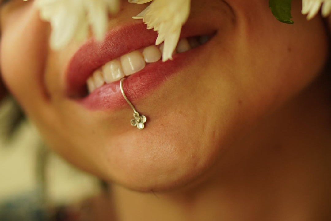 Tiny Flower Lip Clip - Quirksmith