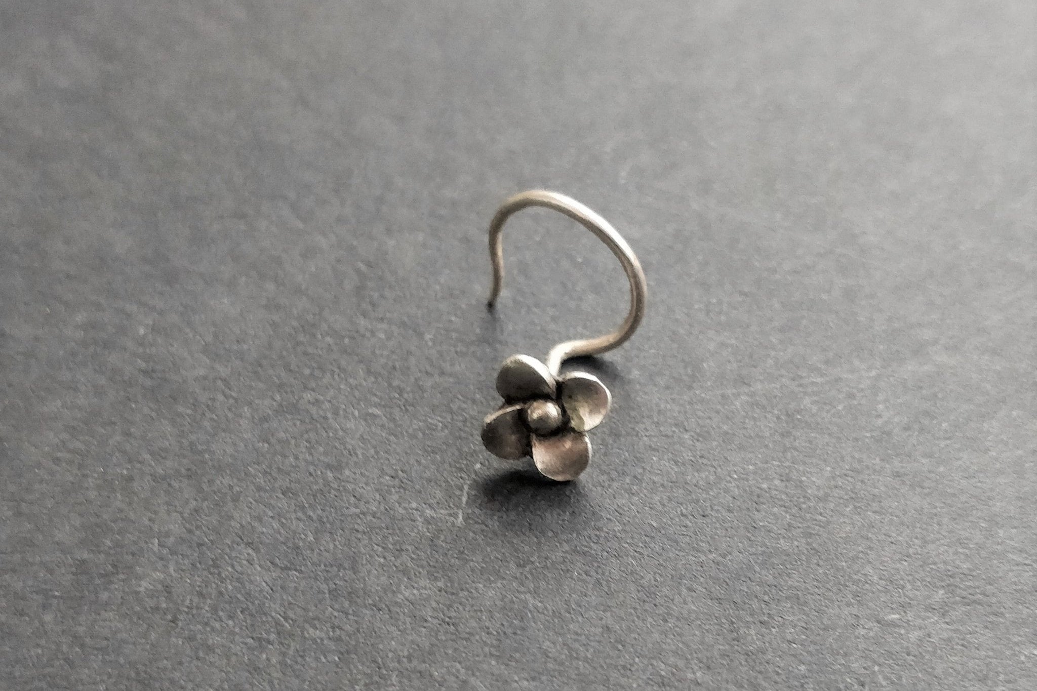 Tiny Flower Nosepin - Wire - Quirksmith
