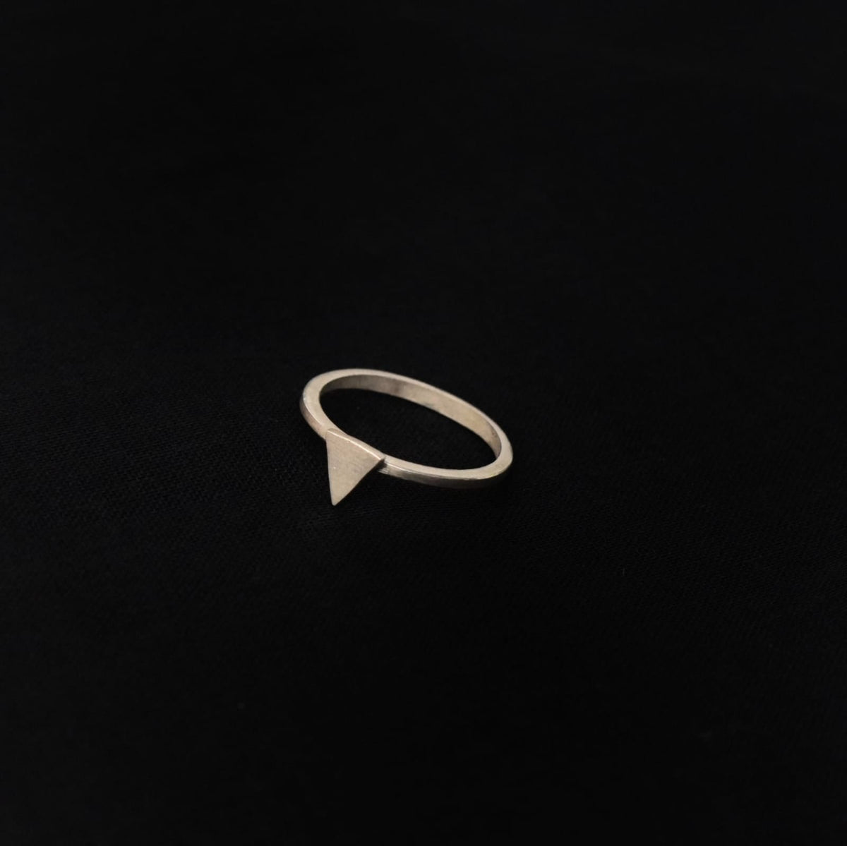 Trajva Trikone Ring-S/M - Quirksmith