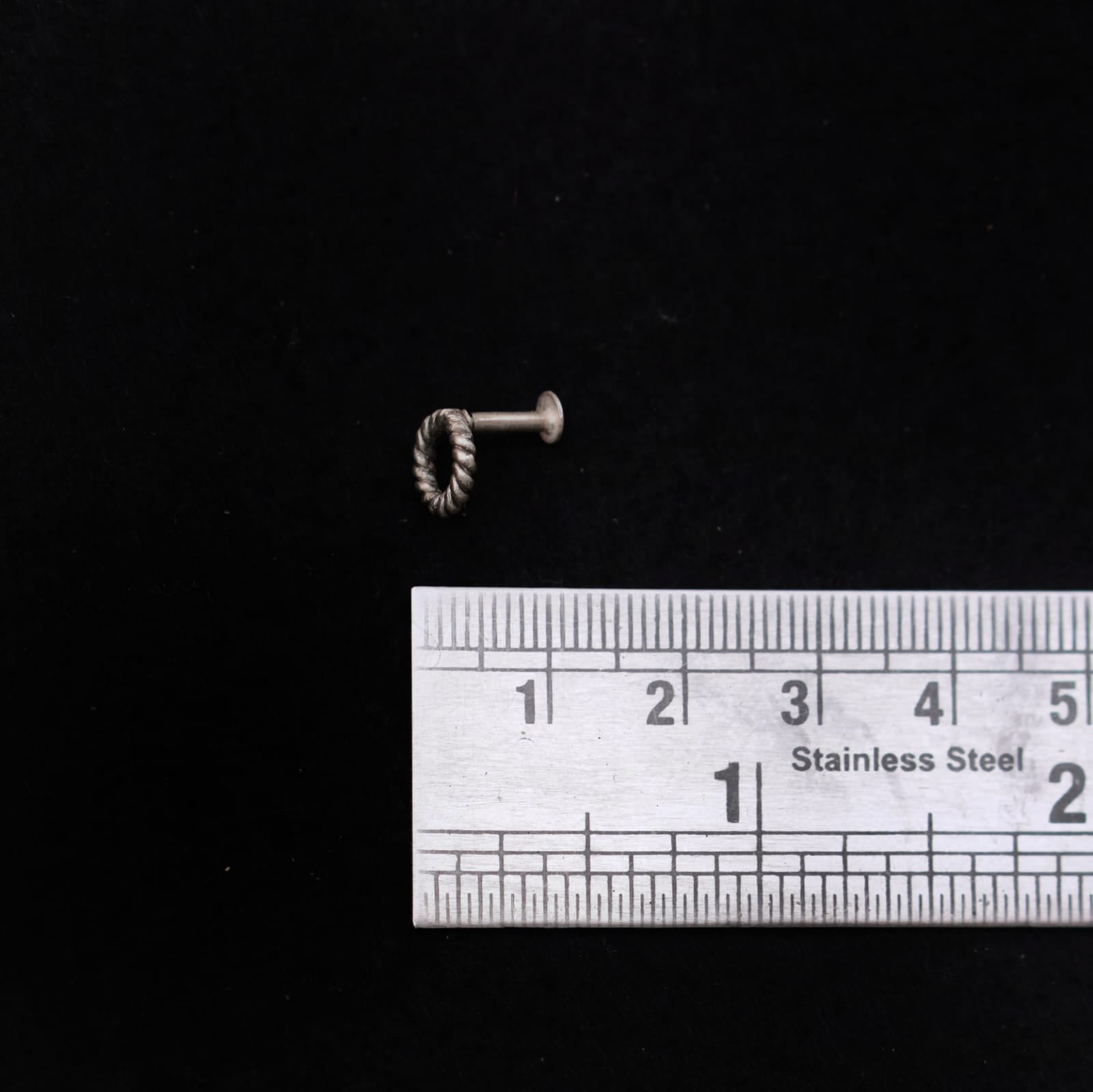 Twisted circle Nosepin Stud - Wire - Quirksmith