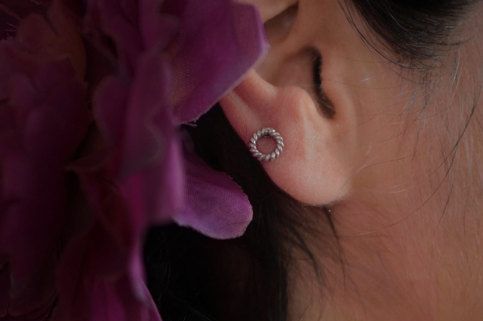 Twisted circle Nosepin Stud - Wire - Quirksmith