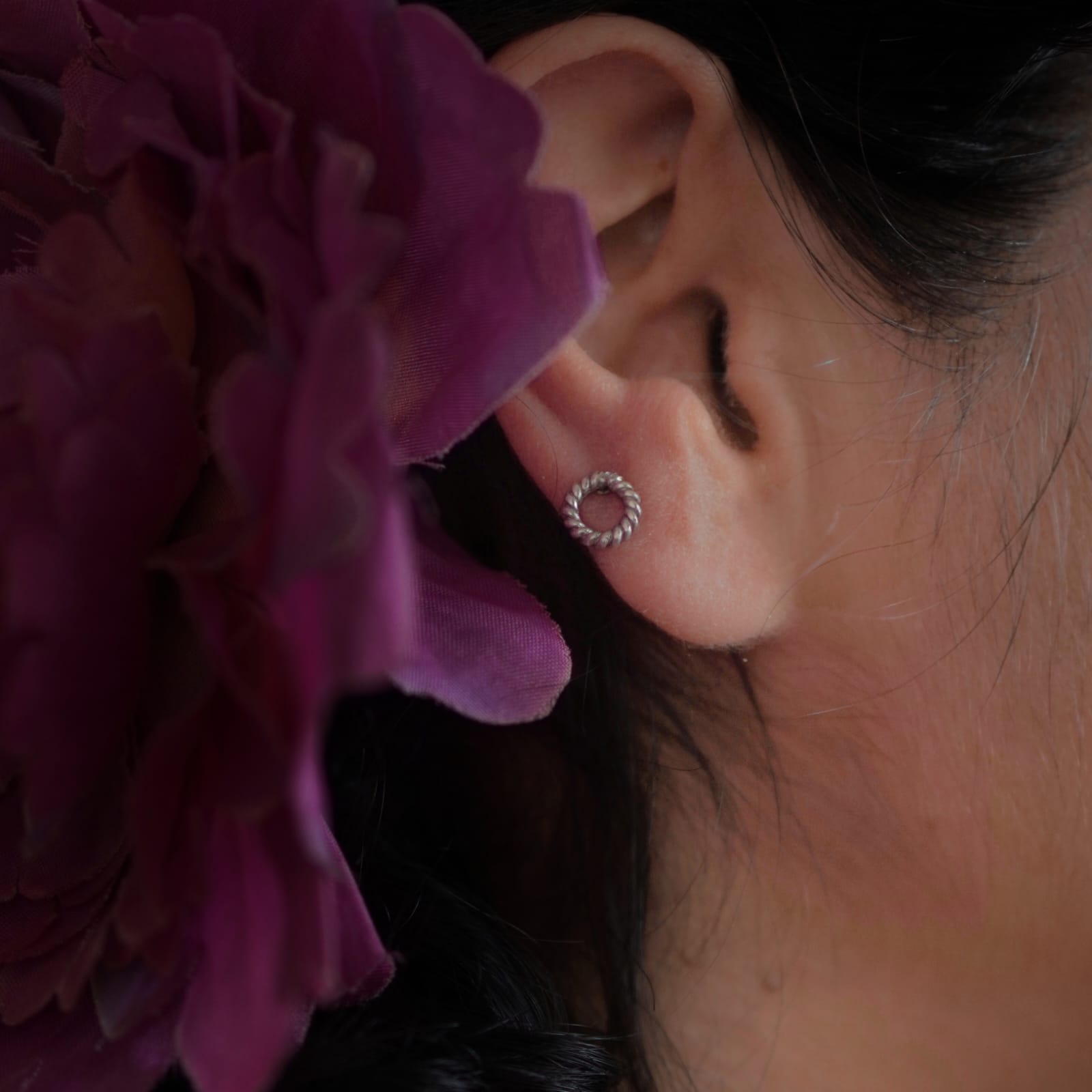 Twisted circle Nosepin Stud - Wire - Quirksmith