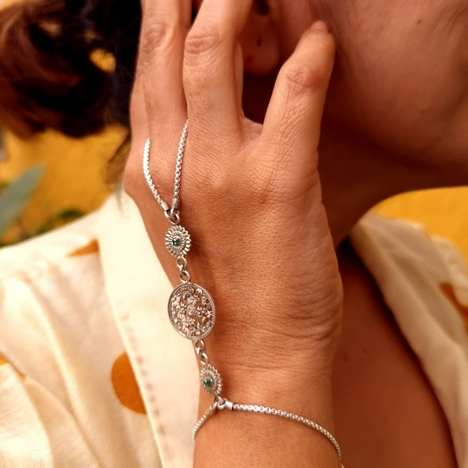 Buy Stars of Dreams Green Bracelet Online in India | Zariin