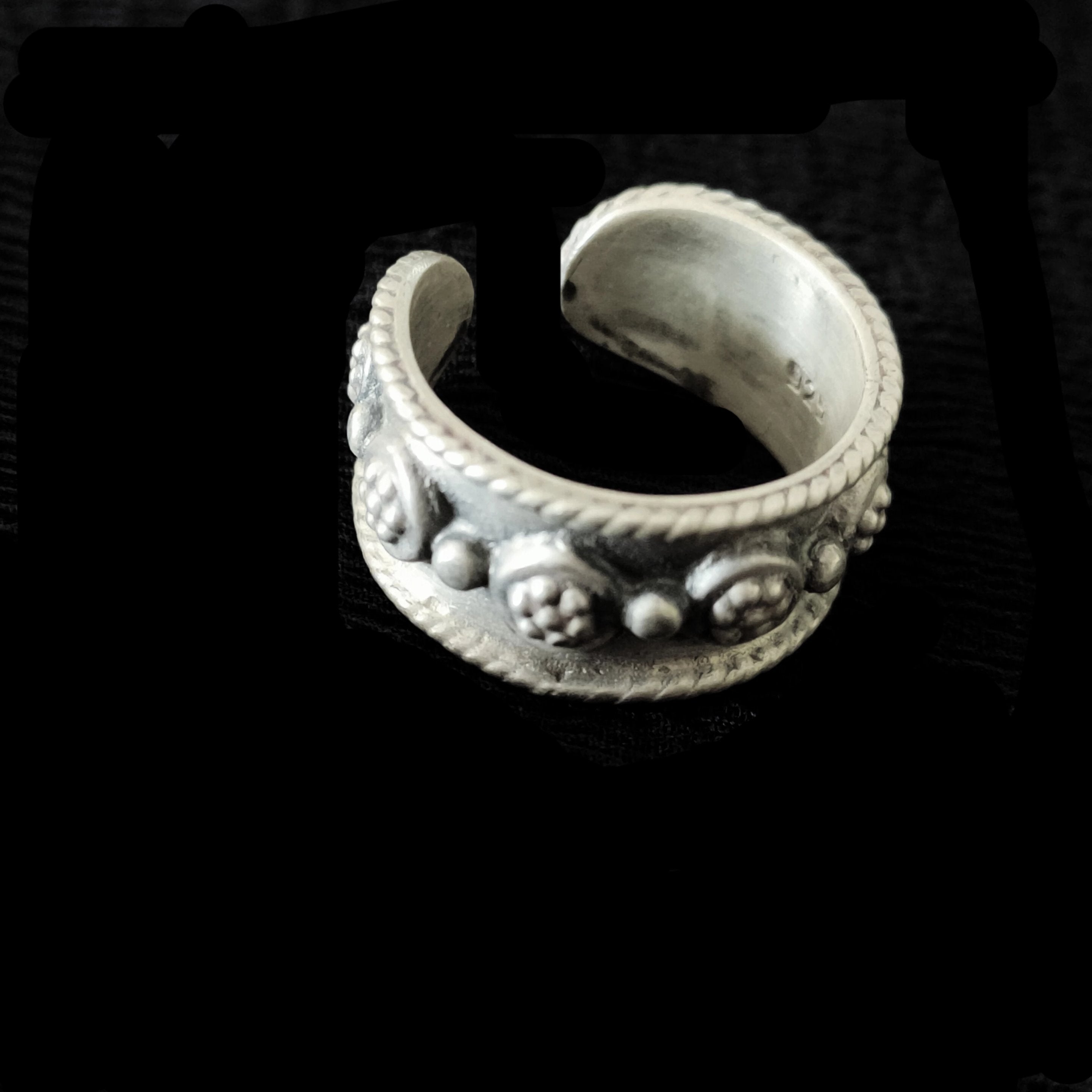Buy best silver toe ring designs online from Quirksmith