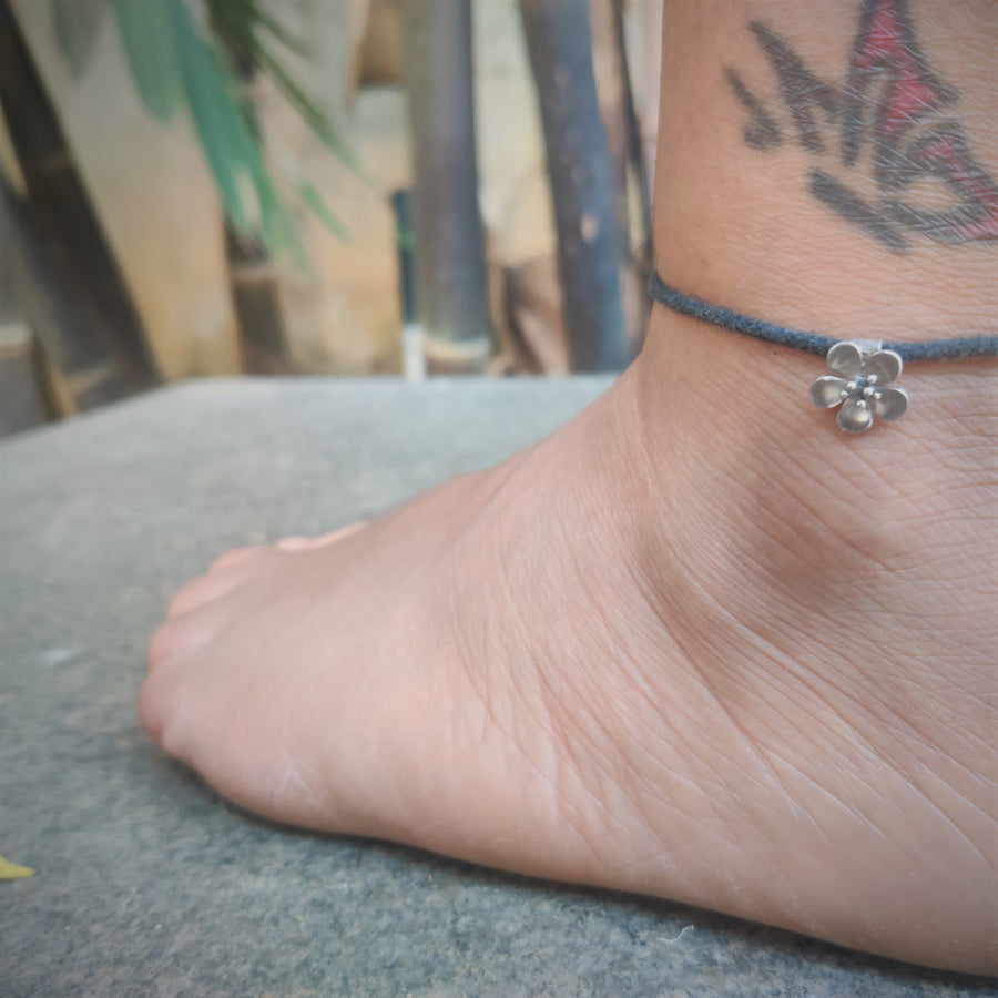 Update more than 67 ankle bracelet tattoo best - POPPY